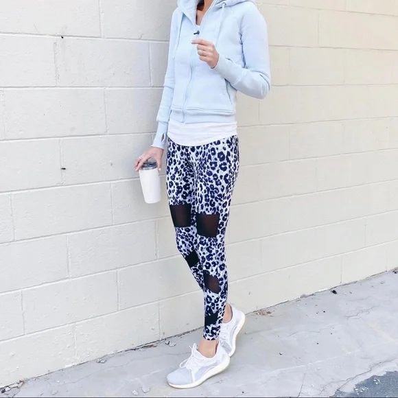 Nwt Recovery Wear Boutique snow leopard Leggings - Picture 2 of 6